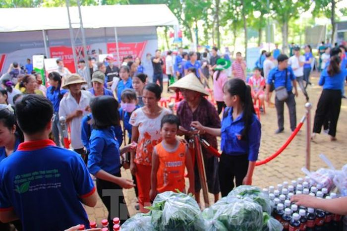 Các mặt hàng như rau, củ, quả, gia vị chế biến thực phẩm... đều được bán 0 đồng