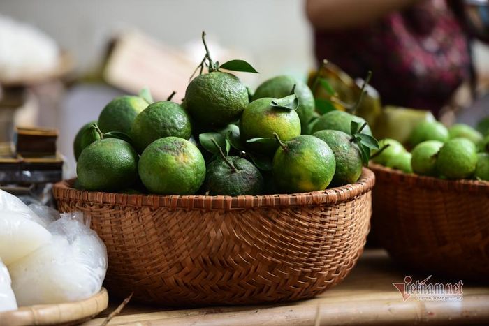 Các loại trái cây ngon, sạch cũng được giới thiệu tại chợ.