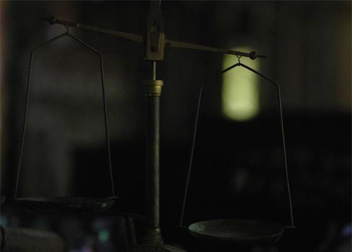 Đây là cái cân thuốc bắc. Ngày xưa các thầy lang hay các tiệm thuốc hay sử dụng để cân thuốc theo liều lượng đã bắt mạch kê toa