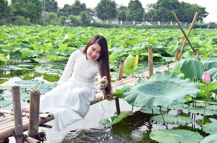 Áo dài thướt tha duyên dáng