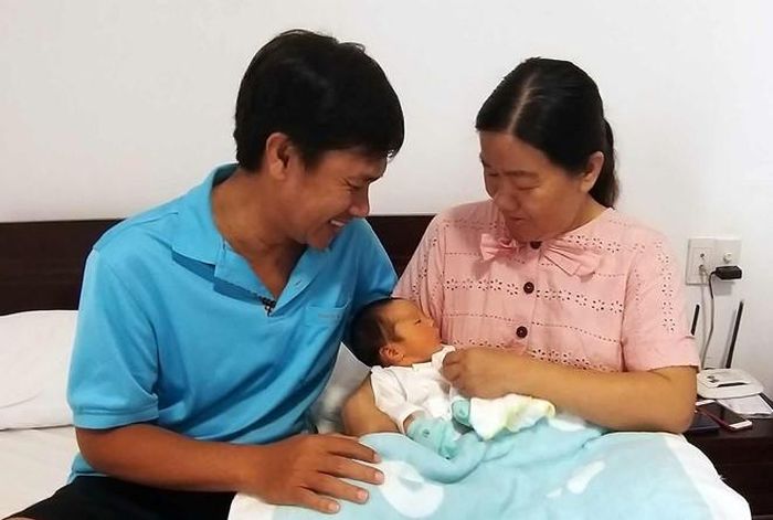 Vợ chồng chị Thái Trường Kim Thi (ngụ tỉnh Kiên Giang) có con sau 20 năm vô sinh