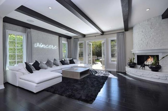 Những không gian sinh hoạt bên trong căn biệt thự được thiết kế đặc biệt để vừa mang đến cảm giác ấm áp, gần gũi, vừa trở thành nơi giải trí thú vị cho gia chủ.