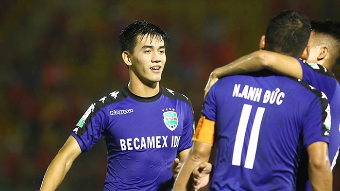 Tiến Linh dính chấn thương