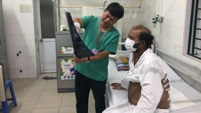 Bệnh nhân quốc tịch Sri Lanka trong quá trình điều trị tại Bệnh viện Việt Đức