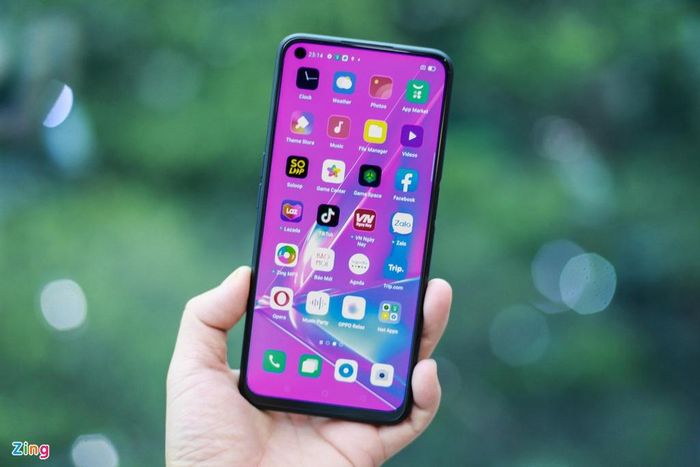  Oppo A92 chạy hệ điều hành Color OS 7.1 được tùy biến từ Android 10 mới nhất. Giao diện máy được làm phẳng, hệ điều hành nhẹ và dễ dùng. Máy trang bị RAM 8 GB, bộ nhớ trong 128 GB, pin 5.000 mAh và hỗ trợ sạc nhanh 18 W. 