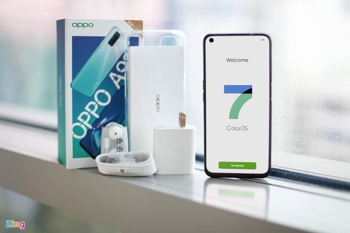  Phụ kiện đi kèm máy bao gồm sách hướng dẫn sử dụng, que chọc SIM, tai nghe, cáp USB C và củ sạc nhanh công suất 18 W. 