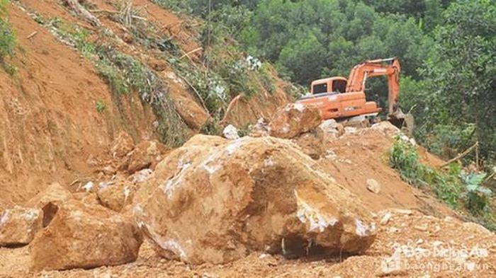 Công an đã tịch thu 18,4 m3 thạch anh khai thác trái phép. Ảnh tư liệu Thanh Chương