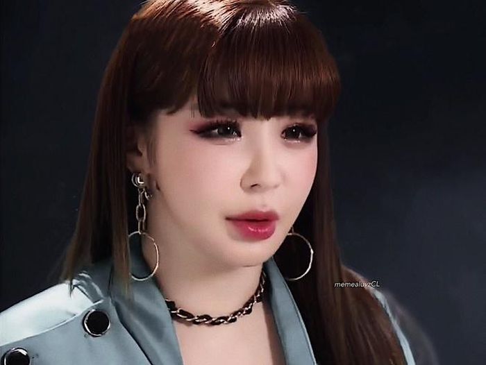  Hồi tháng 3/2019, Park Bom bật khóc khi trở lại sau 5 năm vắng bóng. Cô tung ca khúc solo thứ 3 trong sự nghiệp mang tên Spring. Cô cũng làm rõ ồn ào sử dụng thuộc cấm cách đó nhiều năm. Cô tâm sự khi đó mua loại thuốc có tên là Adderall. 