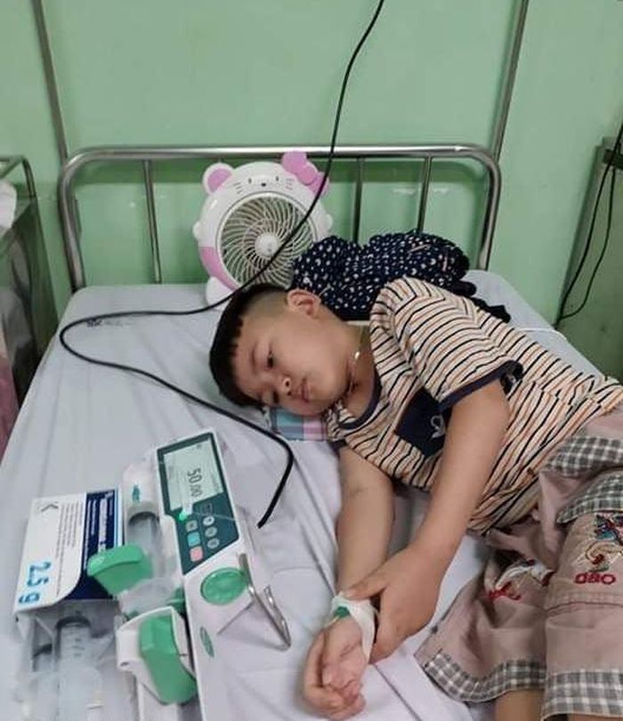 Cháu Tiến Minh sắp đủ tiền để ghép tủy