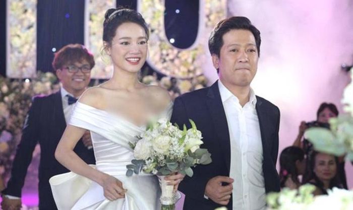 Sau 3 năm hẹn hò nhiều sóng gió, Nhã Phương và Trường Giang tổ chức đám cưới vào năm 2018. Hôn lễ của cặp đôi có sự tham gia đông đảo nghệ sĩ như Hoài Linh, Đại Nghĩa, Hari Won... 
