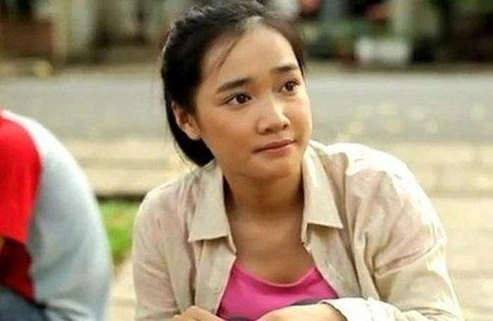  Tiếp đó, Nhã Phương gây chú ý với phim Xin lỗi anh chỉ là thằng bán bánh giò. Bộ phim chỉ phát hành trên mạng nhưng cũng giúp nữ diễn viên khẳng định khả năng diễn xuất. 