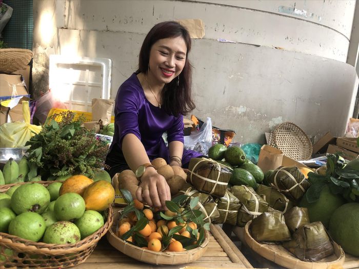 Nụ cười tỏa nắng của cô bán hàng hút hồn khách mua