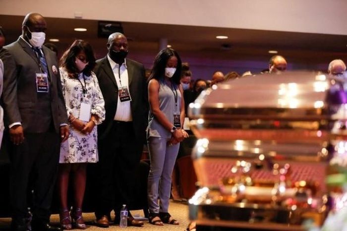 Cộng đồng người da đen tham gia lễ tưởng niệm. Ảnh: Reuters