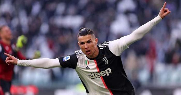 Ronaldo là ngôi sao bóng đá đầu tiên cán mốc 1 tỷ USD thu nhập