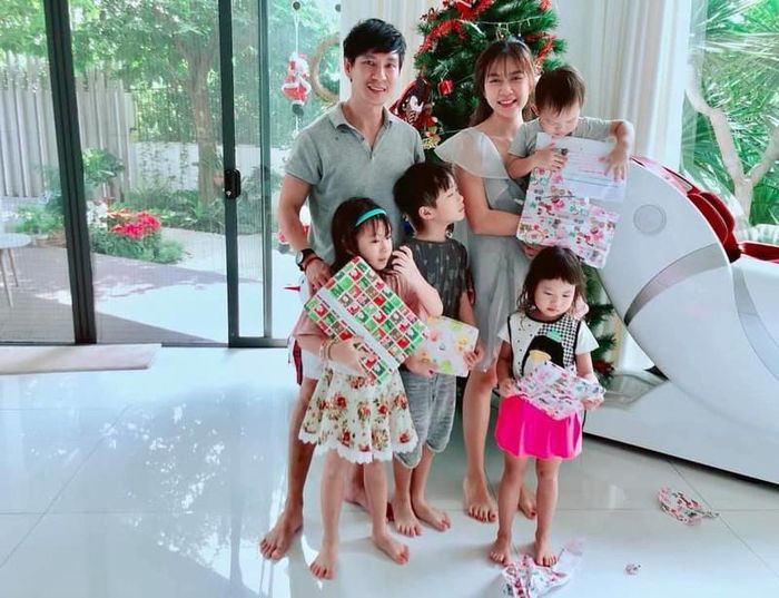  Lý Hải và vợ con hiện sống ở căn biệt thự ngoại ô TP.HCM.