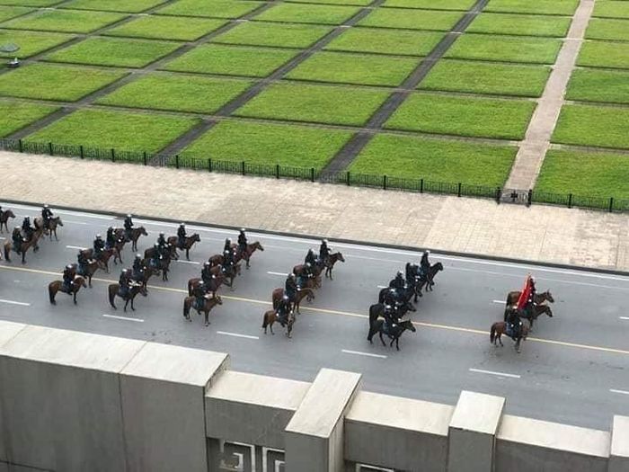 Đoàn CSCĐ Kỵ binh trong tương lai sẽ phục vụ vào các hoạt động diễu binh diễu hành, tuần tra kiểm soát, thực hiện nhiệm vụ giải tán đám đông, truy bắt tội phạm nhất là ở vùng sâu, vùng xa, khu vực đồi núi hiểm trở,… Ảnh: Đội hình diễu binh của Đoàn CSCĐ Kỵ binh trước quảng trường Ba Đình.