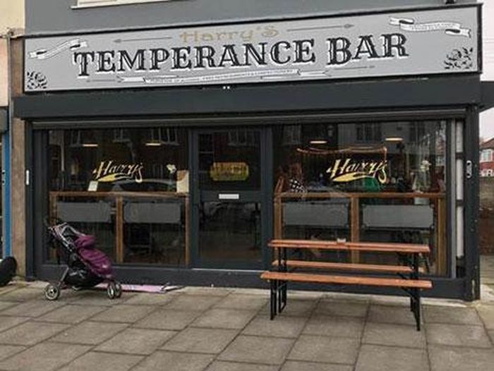 Quán Temperance Bar của Fitzpatrick, ra đời năm 1890 tại Rawtenstall, phía bắc Manchester (Anh). 
