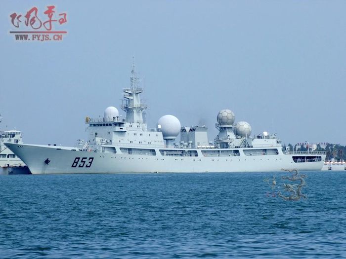 Có thể thấy hiện nay, Trung Quốc đã sở hữu một lớp tàu trinh sát/do thám vô cùng hiện đại và nguy hiểm, với số lượng lớn và tầm bao quát rất rộng trên biển. Đây chính là những con át chủ bài trong công cuộc tác chiến điện tử của hải quân Trung Quốc trên chiến trường cũng như phát hiện sớm các cuộc tập kích tên lửa hành trình vô cùng hiệu quả. Ảnh: Một chiếc Type 815G số hiệu 853