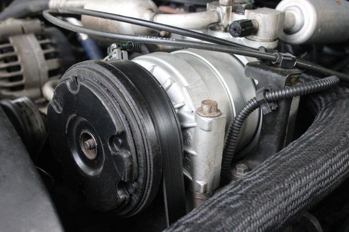 Ly hợp giúp truyền động năng để máy nén hoạt động. Ảnh: CarGurus