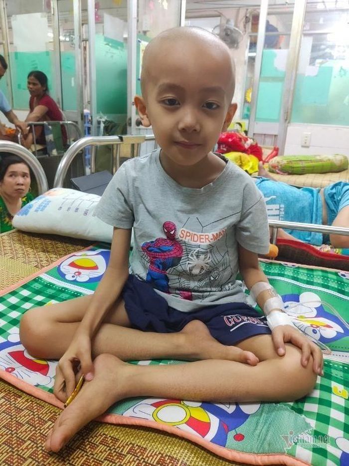 Bé Đăng Khoa được bạn đọc ủng hộ hơn 112 triệu đồng thông qua tài khoản của Báo VietNamNet.