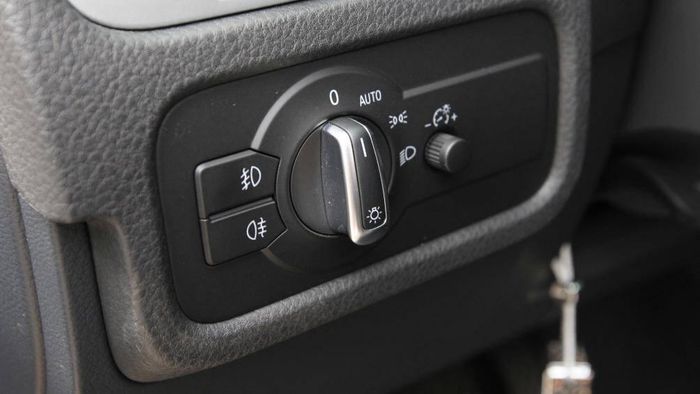 Thay thế công tắc là việc khá phức tạp và chủ sở hữu xe nên cần tới sự giúp đỡ của các kỹ thuật viên ô tô chuyên nghiệp
