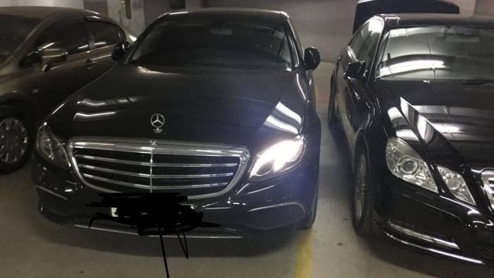 Nếu chỉ có một đèn pha tắt, rất có thể là một bóng đèn bị hỏng
