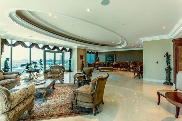  Căn penthouse có diện tích sàn lên tới 566 m2, các phòng đều được trang trí theo phong cách cổ điển, sang trọng. 