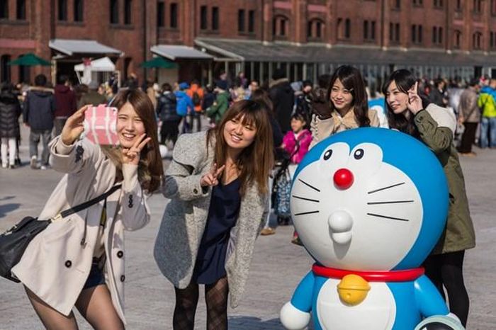Doraemon là người bạn thân thiết của nhiều thế hệ. Nguồn: Kyodo