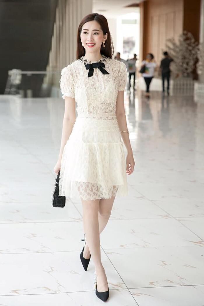 Đặng Thu Thảo mê mệt thiết kế này bởi độ nhẹ nhàng, tao nhã của nó.