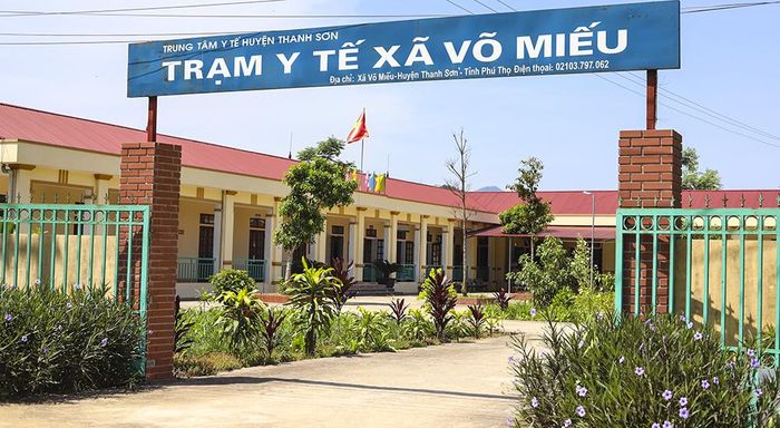Trạm y tế được đầu tư, đáp ứng nhu cầu chăm sóc sức khỏe của người dân. 