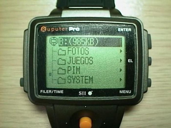 Hầu hết smartwatch ngày nay đều có thời lượng pin chỉ tính bằng giờ hoặc ngày, đặc biệt là những thiết bị đeo flagship to lớn.