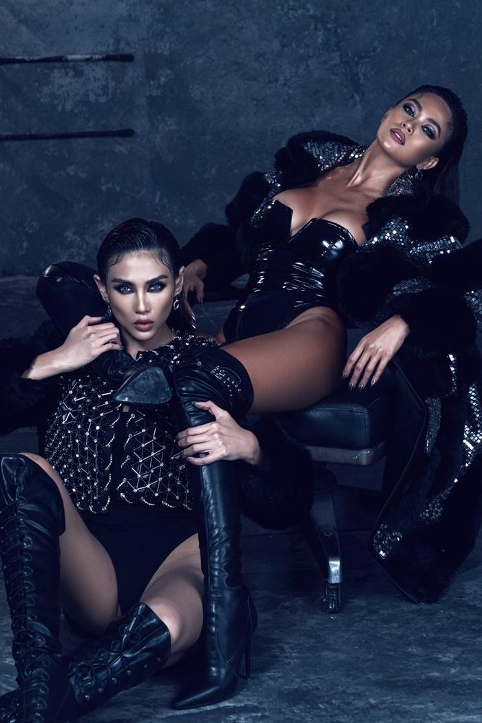 Mâu Thủy mặc bodysuit cúp ngực của Chung Thanh Phong, khoác áo đính đá phom dáng rộng còn Võ Hoàng Yến mặc trang phục kín đáo hơn. Mâu Thủy tiết lộ, cô và đàn chị đều có tính cách thẳng thắn. Khi làm việc chung, họ không mang tình cảm cá nhân vào công việc. Thời điểm cô dự thi Hoa hậu Hoàn vũ Việt Nam 2017, Võ Hoàng Yến chính là thầy dạy catwalk, giúp cô tự tin hơn trên sân khấu.