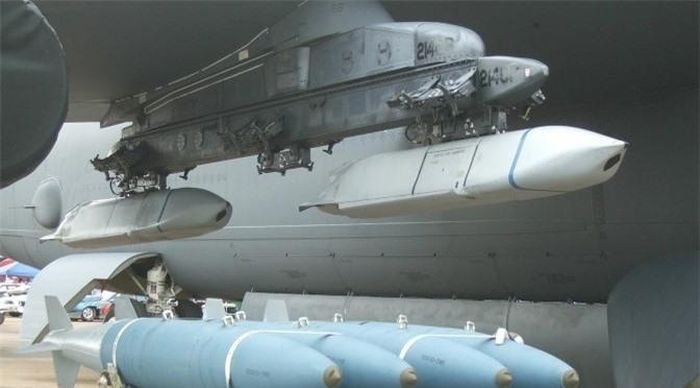  "Nếu thực sự gói nâng cấp JASSM lần này Mỹ tập trung vào khả năng đối phó với S-400 thì những hệ thống phòng thủ tối tân do Nga sản xuất có rất ít cơ hội để đối phó", chuyên gia quân sự Mỹ, Jim Gomez nói. 