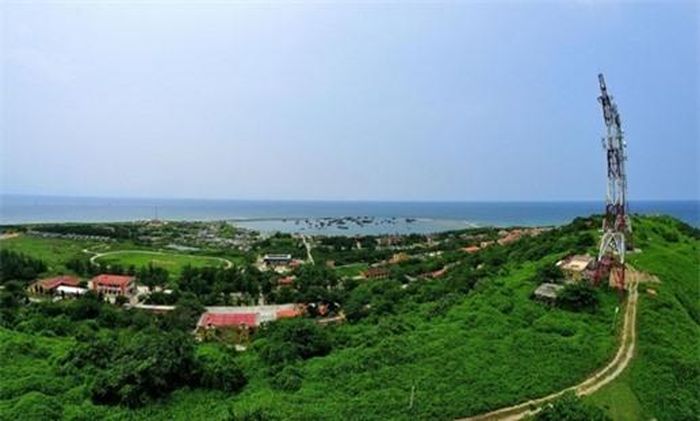 Toàn cảnh Bạch Long Vỹ.