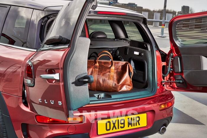 Thiết kế cửa sau của MINI Clubman gồm hai cánh cửa mở ngang độc đáo