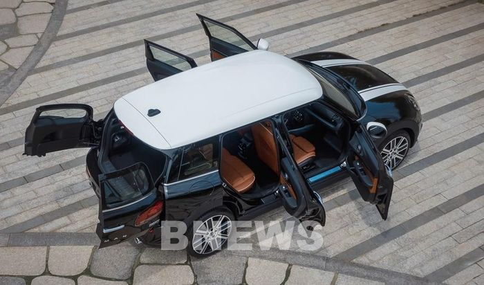MINI Clubman mới sở hữu ba màu sơn mới: Đỏ Indian Summer, xanh British Racing và đen MINI Yours Enigmatic, đưa tổng số lựa chọn màu sắc dành cho khách hàng lên tới 6 màu.