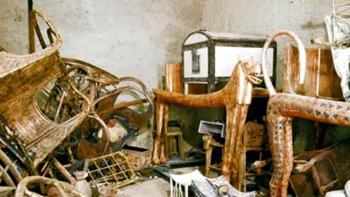 Điều khiến các chuyên gia bất ngờ và cảm thấy khó hiểu là bên trong lăng mộ của Tutankhamun có một báu vật không thuộc về ông.