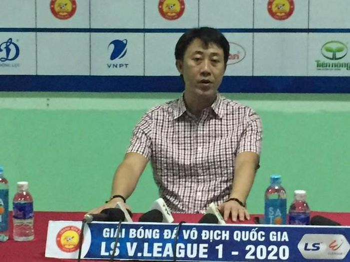 Con số 4 cú sút, trong đó có 2 trúng cầu môn của SLNA chắc chắn không làm hài lòng tân HLV Thành Công. Ảnh VPF