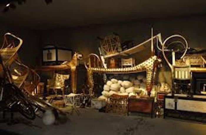Chính vì vậy, ngoài xác ướp Tutankhamun, hàng nghìn báu vật được mai táng cùng ông hoàng Ai Cập này còn nguyên vẹn.