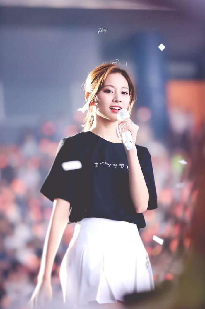 Hiện Tzuyu đang tích cực tham gia quảng bá ca khúc mới cùng Twice.