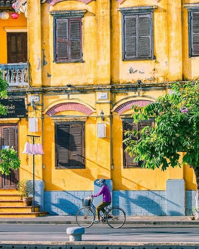 Xe đạp là phương tiện lưu thông phổ biến ở phố cổ Hội An. Ảnh: Bùi Ngọc Công.