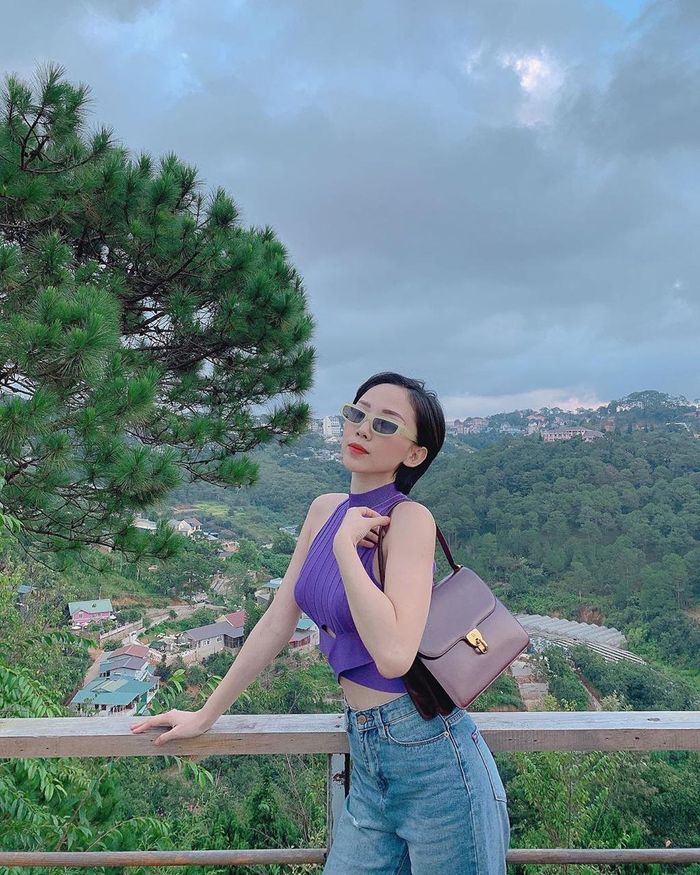 Áo crop top tím cũng là món đồ đáng để bạn đầu tư khi loạt sao Việt không ngừng lăng xê. Không chỉ thoáng mát cho những ngày hè nóng nực, item này cũng phù hợp với đa dạng dáng người nếu biết kết hợp với quần hoặc chân váy. Ảnh: @sithanh, @chipupu, @klinhnd, @toctien1305.