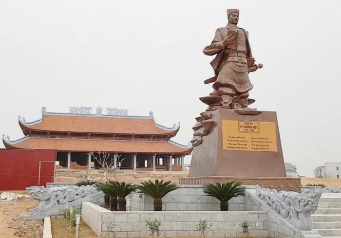 Tượng đài và đền thờ Lý Thường Kiệt tại xã Tam Giang (Yên Phong, Bắc Ninh), nơi được cho là phòng tuyến Như Nguyệt khi xưa