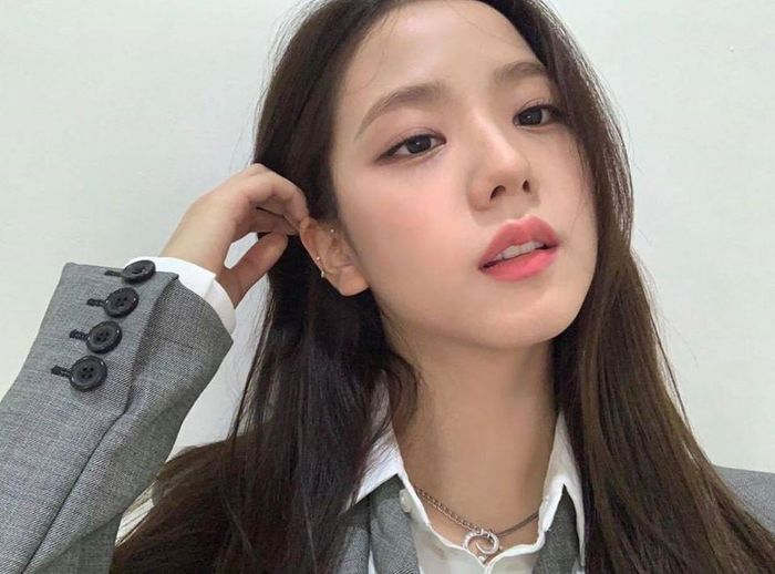 Khán giả hy vọng YG Entertainment trao cho Jisoo nhiều cơ hội hơn để cô có thể tỏa sáng như những thành viên còn lại.