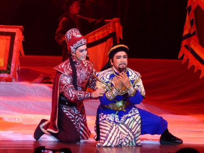 NSƯT Lê Trung Thảo (trái) vai Tả quân Lê Văn Duyệt và NSƯT Lê Tứ vai tướng Nguyễn Văn Thành trong vở Trung thần, là hai “ngôi sao” xuất thân từ Trường Sân khấu TPHCM. Ảnh: H.K