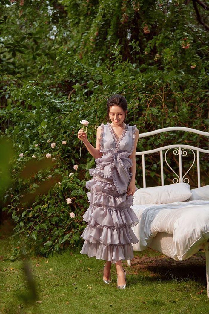  Trên phim cô phải trang điểm cho xấu và đen đi, và chủ yếu mặc áo bà ba kín đáo. 