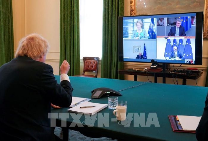 Thủ tướng Anh Boris Johnson tại cuộc họp trực tuyến với các lãnh đạo cấp cao của Liên minh châu Âu (EU) ngày 15/6/2020. Ảnh: AFP/TTXVN