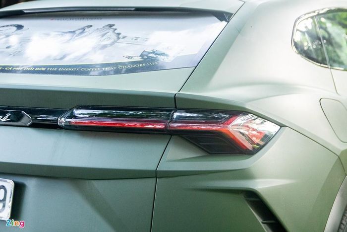 Lamborghini Urus được trang bị động cơ tăng áp kép V8 dung tích 4.0L. Urus là mẫu xe đầu tiên của Lamborghini sử dụng động cơ tăng áp vì chiếc SUV cần mô-men xoắn lớn ở vòng tua thấp để phù hợp với đặc tính off-road.