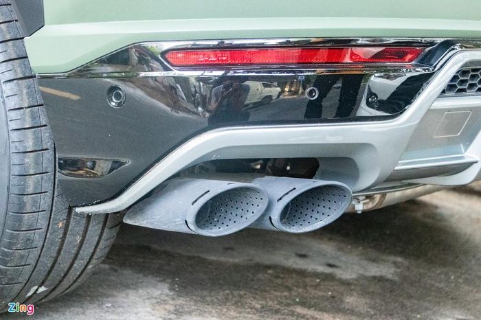 Động cơ này sản sinh công suất 650 mã lực và mô-men xoắn cực đại 850 Nm. Nhờ sức mạnh này, chiếc siêu SUV có thể tăng tốc 0-100 km/h trong 3,6 giây trước khi đạt vận tốc tối đa 305 km/h.