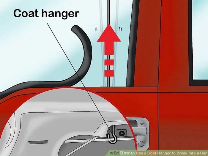Chiếc móc áo cũng có thể trở thành công cụ đắc lực trong việc mở khóa xe. Ảnh: WikiHow.
